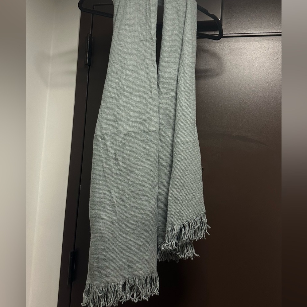 Summer & Rose Light Gray Knit Scarf